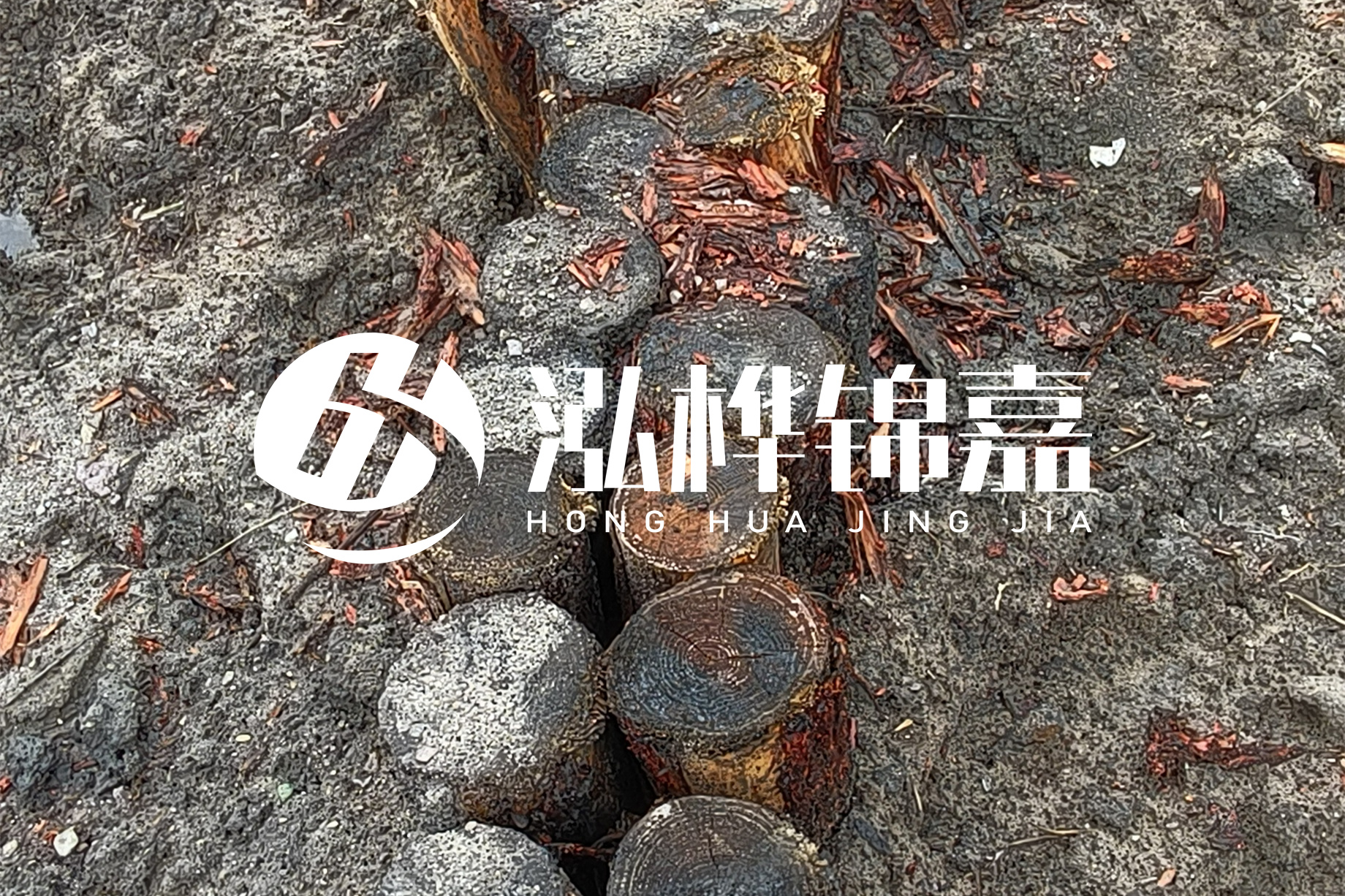 魚塘淤泥太多怎么清理？挖掘機(jī)清除淤泥的作用及方法