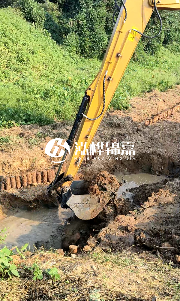 龍巖河道清淤專業(yè)施工-挖機清淤的效率怎么樣？