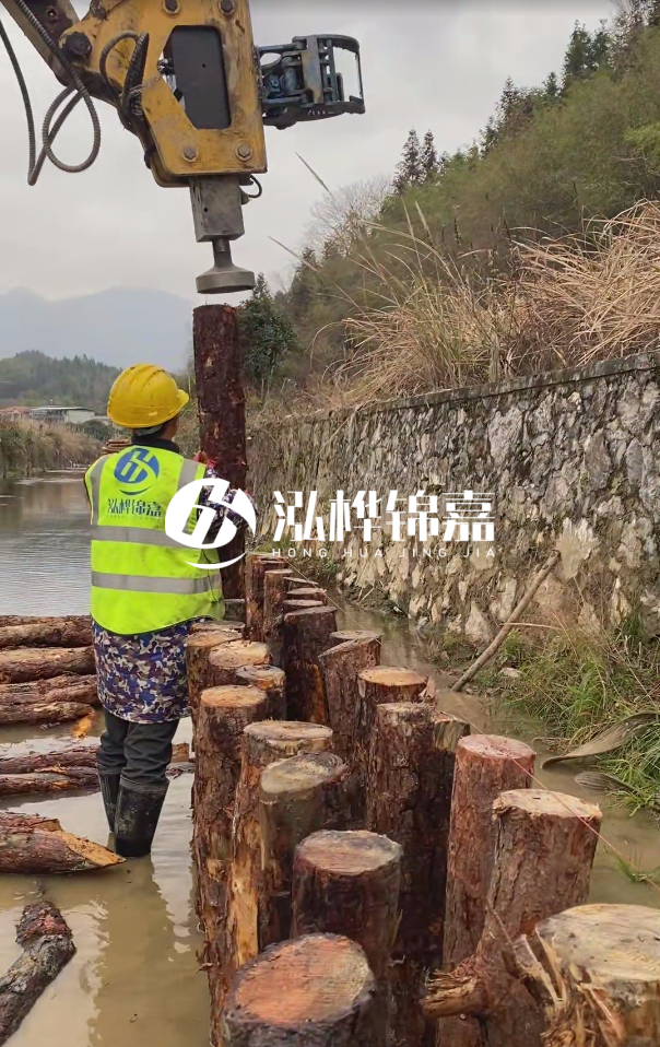 松木樁護(hù)坡如何維護(hù)以延長使用壽命？做防腐可以嗎？