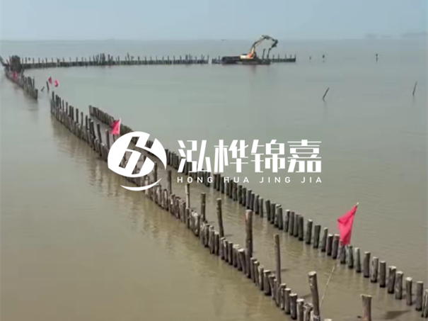 河道護(hù)坡打樁對(duì)河岸保護(hù)有何作用？河道松木樁水面需要預(yù)留多長(zhǎng)？