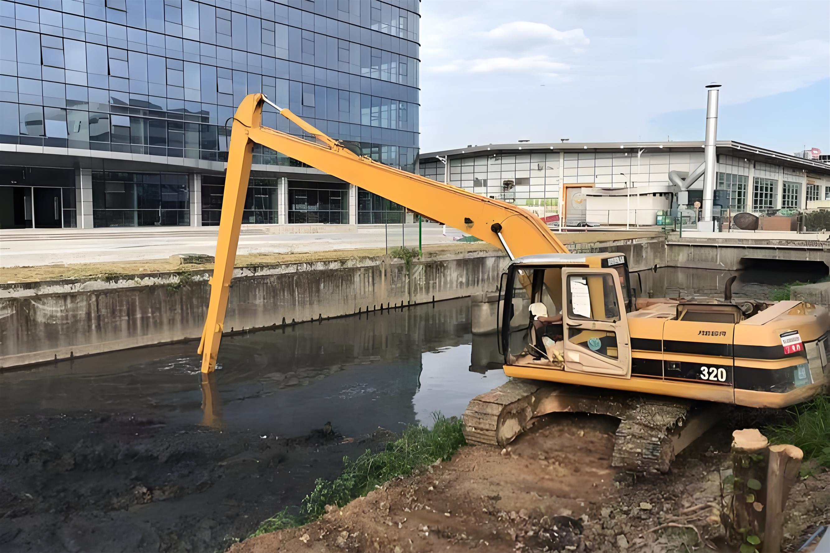 貴州銅仁挖機(jī)清淤施工隊 - 魚塘清淤的費(fèi)用大概需要多少？