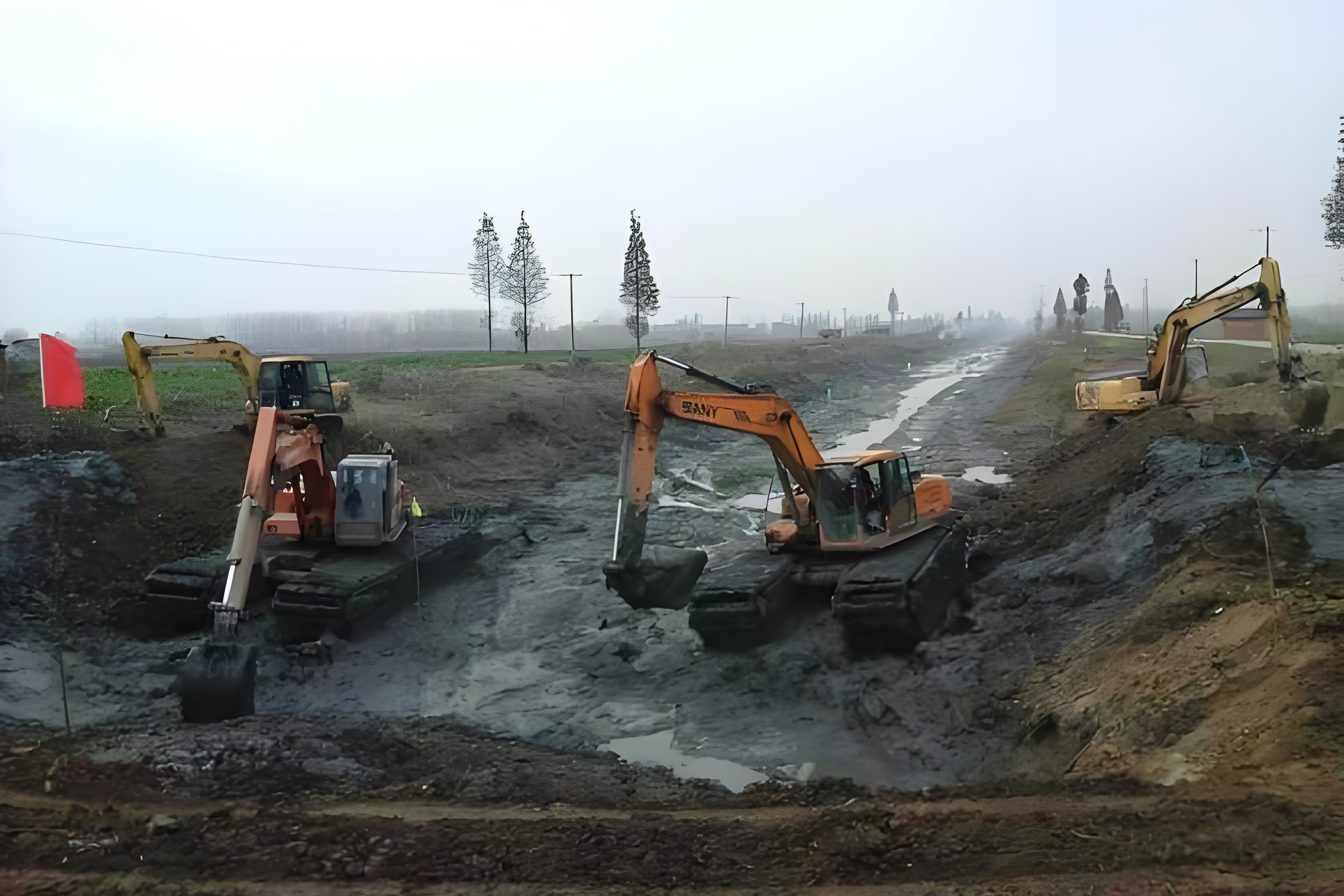 湖南岳陽(yáng)挖機(jī)清淤施工隊(duì) - 挖機(jī)清淤對(duì)河道邊坡有破壞嗎？