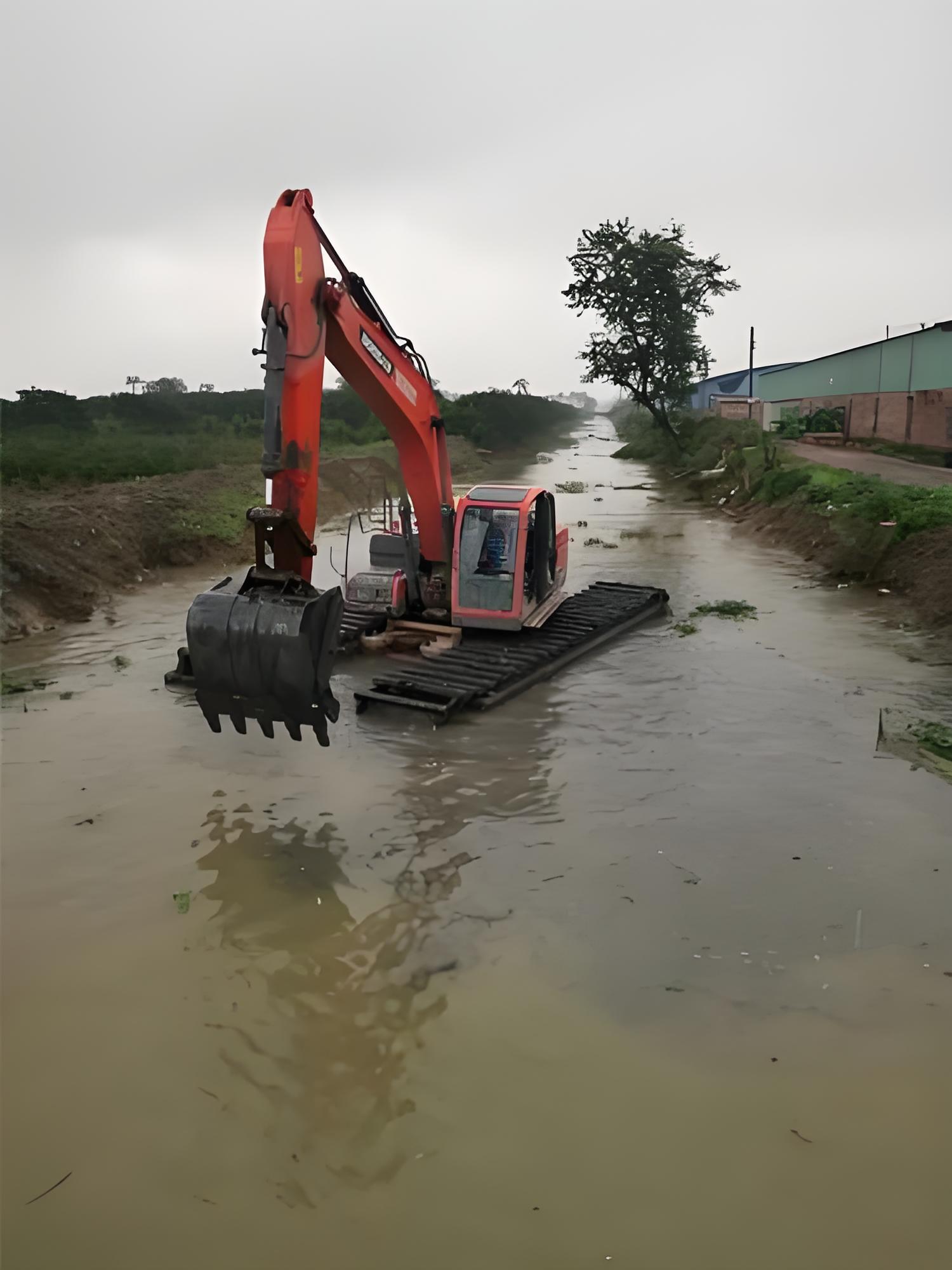 四川自貢挖機清淤施工隊 - 水上挖機清淤能處理含有水草的淤泥嗎？