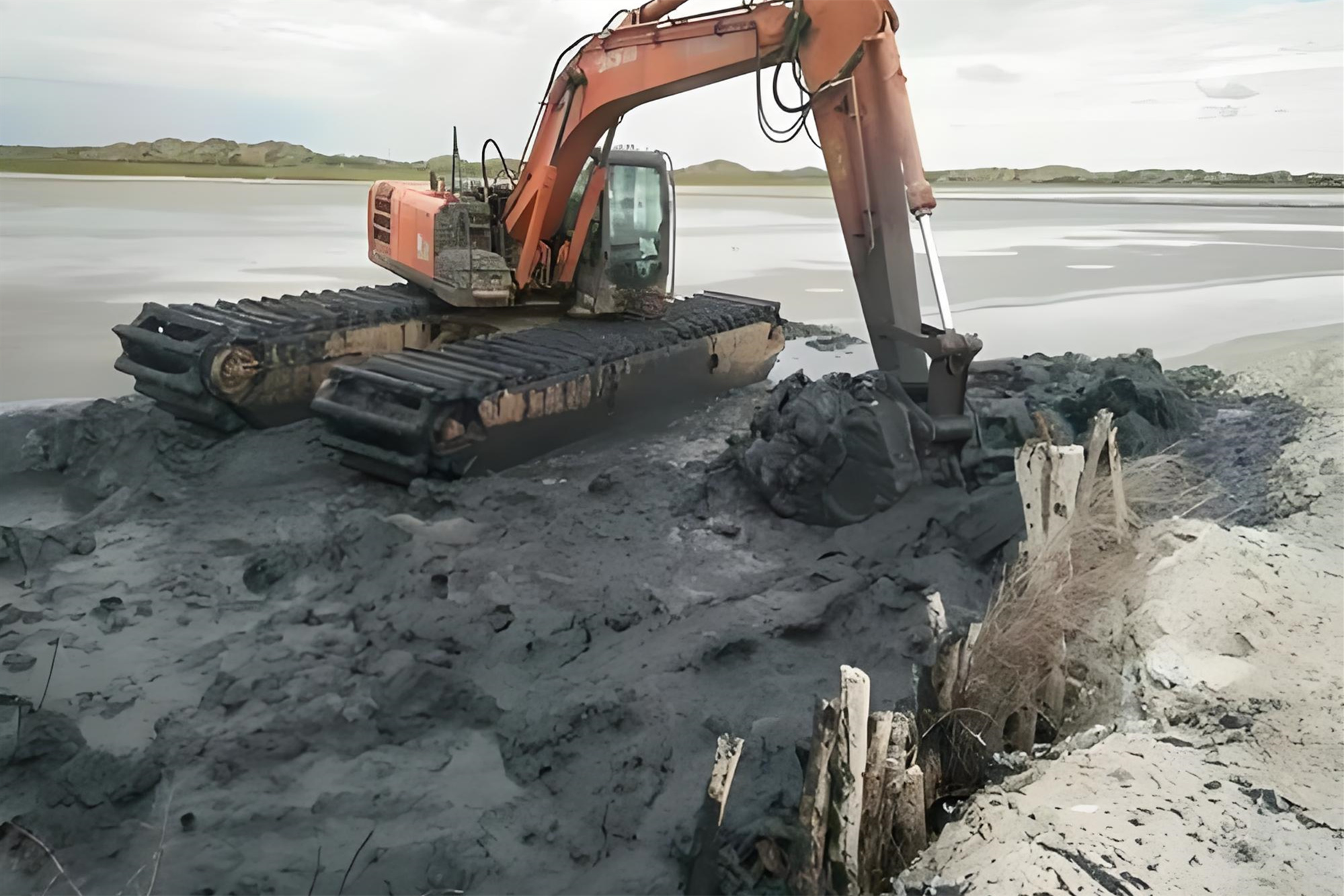 北京昌平區(qū)水上挖機清淤隊-挖機清淤效率受哪些因素影響？