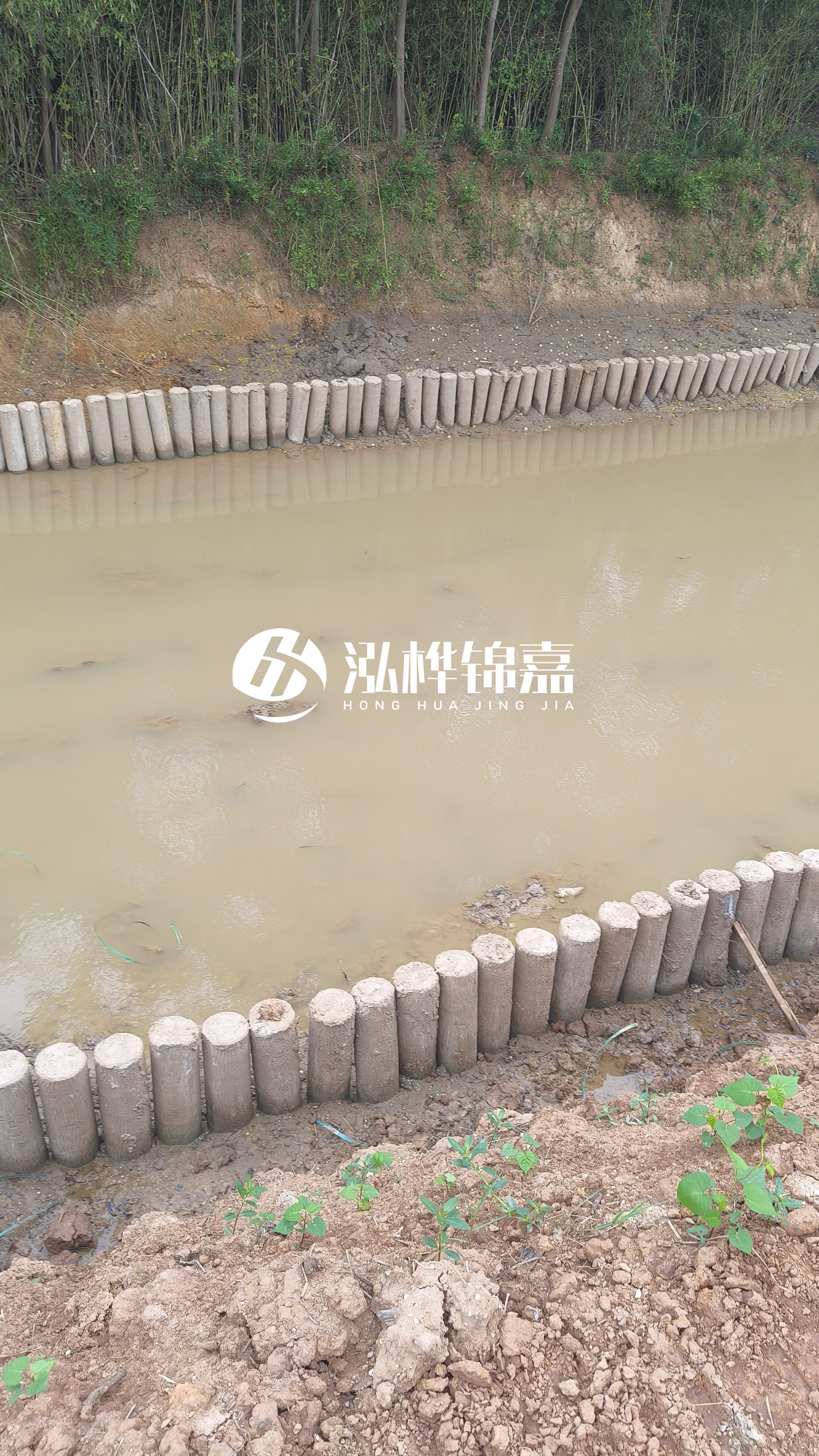 水泥仿木樁施工隊泓樺錦嘉 - 仿木樁施工的機(jī)械和松木樁施工通用嗎？